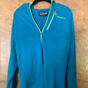 W Patagonia R1 (Medium)